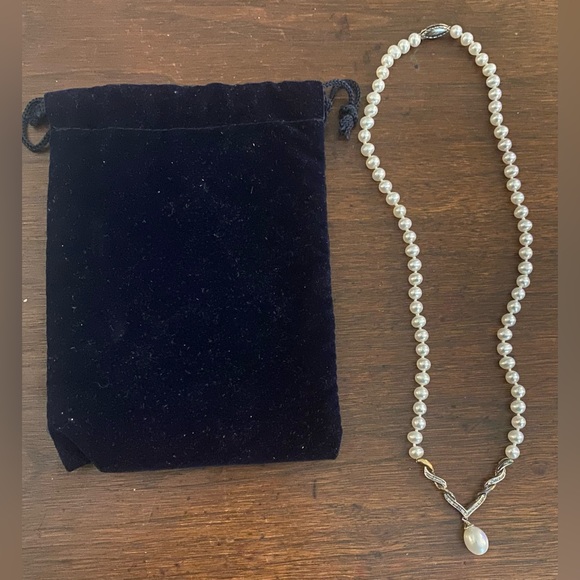 Pearl Necklace - Picture 4 of 6